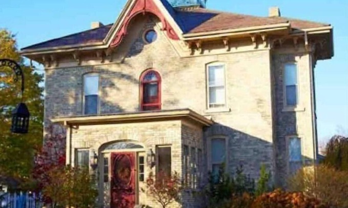 Goderich Casa | Beautiful Heritage Home With Pool