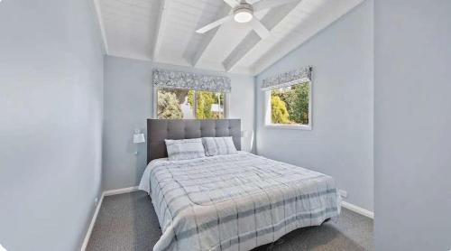 Trevallyn Casa | Beautiful hill side house room2