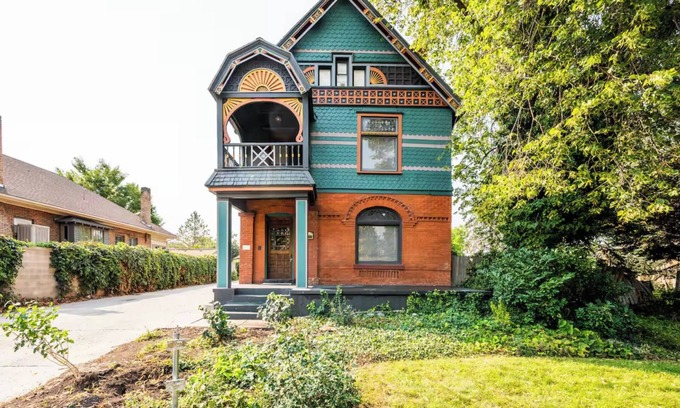 East Central Casa | Beautiful historic manor! 5 bed 5 baths! - 10 minutes from downtown SLC