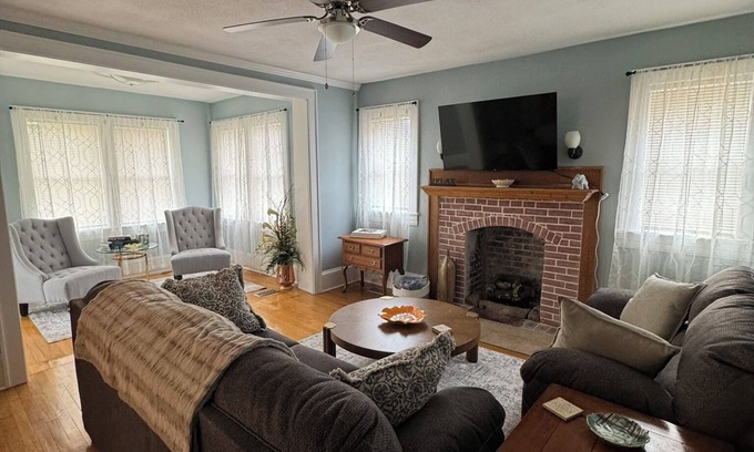 Roanoke Casa | Beautiful Historic 5-Bedroom Home!