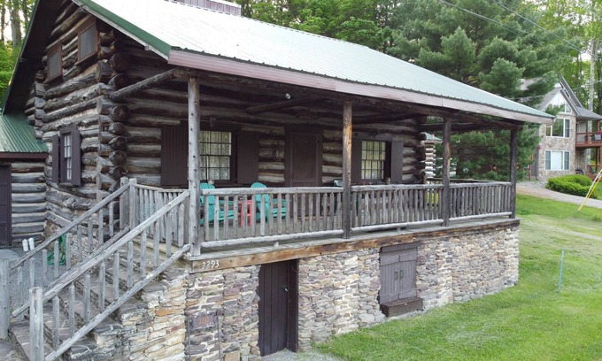 Alpine Lake Cabina | Beautiful Historic Cabin directly on Alpine Lake!