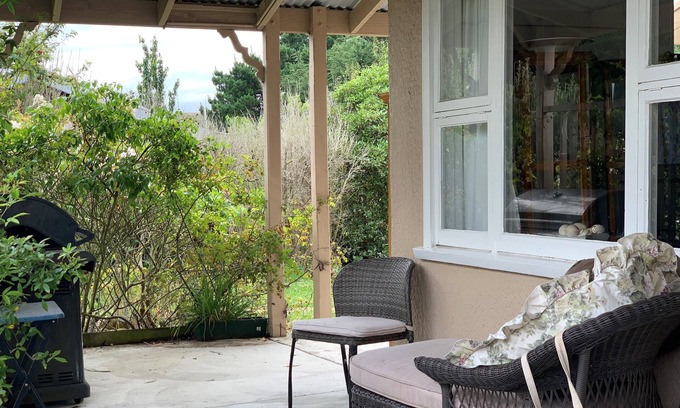 Waikuku Beach Otro | Beautiful & Historic Coachhouse restored for modern living