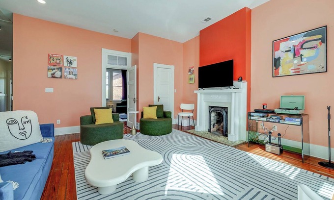 Historic Downtown Savannah Casa | Beautiful Historic Home close to Downton/ Forsyth park/ Restaurants /Riverwalk
