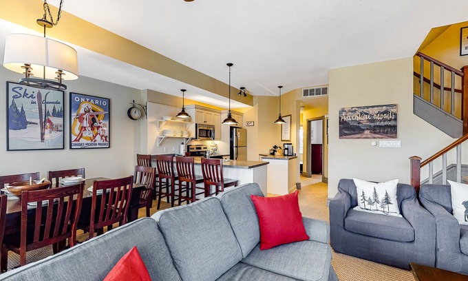 The Blue Mountains Condominio | Beautiful Home w/ Free WiFi, Fireplace, Private Washer/Dryer, and Shared Pool
