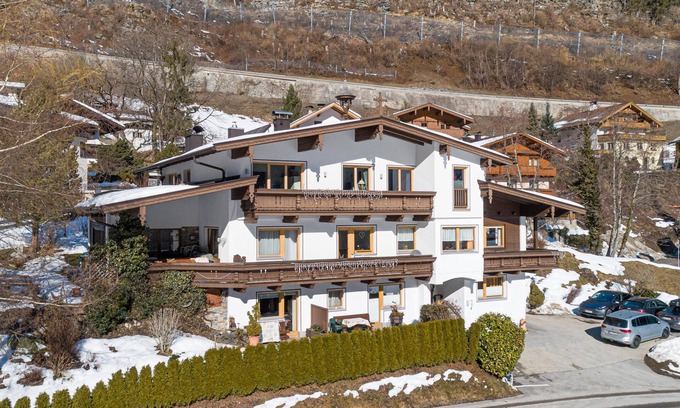 Finkenberg Casa | Beautiful holiday home close to the ski resort