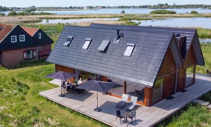 Goengahuizen Casa | Hermosa casa de vacaciones en una isla privada