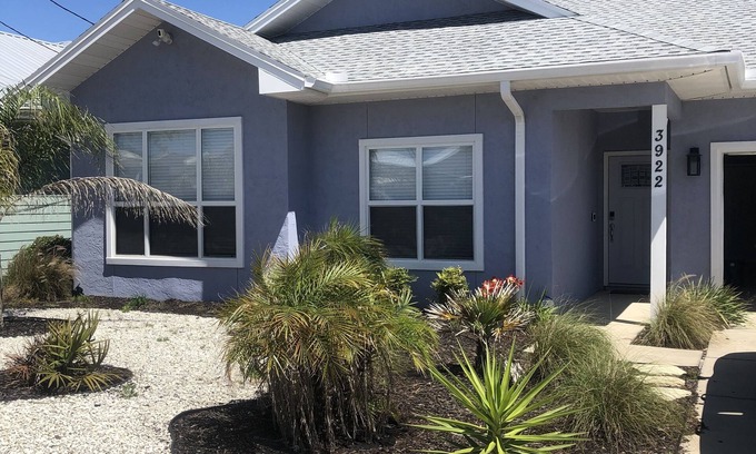 Silver Sands Casa | Beautiful home 2 blocks off of the beach