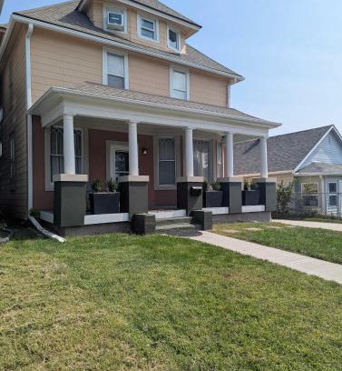 Southeast Omaha Casa | Beautiful Home 7 bd 3000sf for Groups & Families