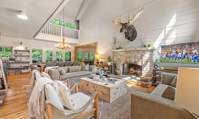 Frank Cabina | Beautiful Home for Large Group Vacations