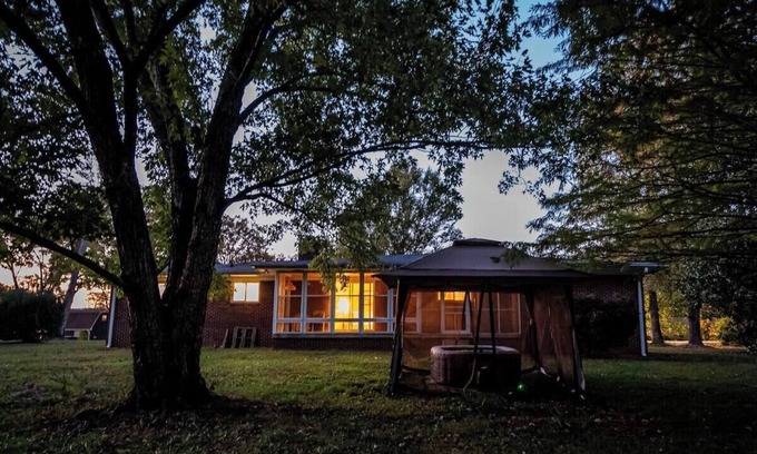 Middle Valley Casa | Beautiful home Hot Tub* Mins To museums*zoo*N/park