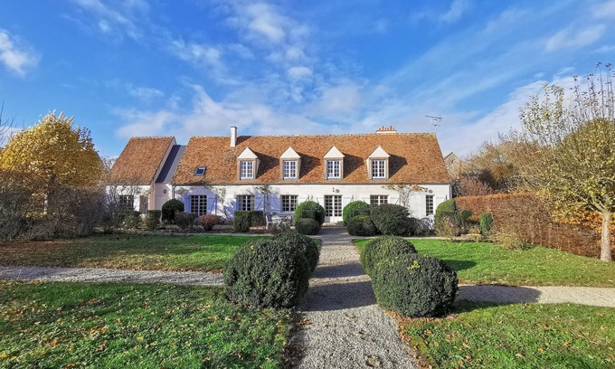 Yevre-la-Ville Casa | Hermosa casa en Yèvre-la-Ville