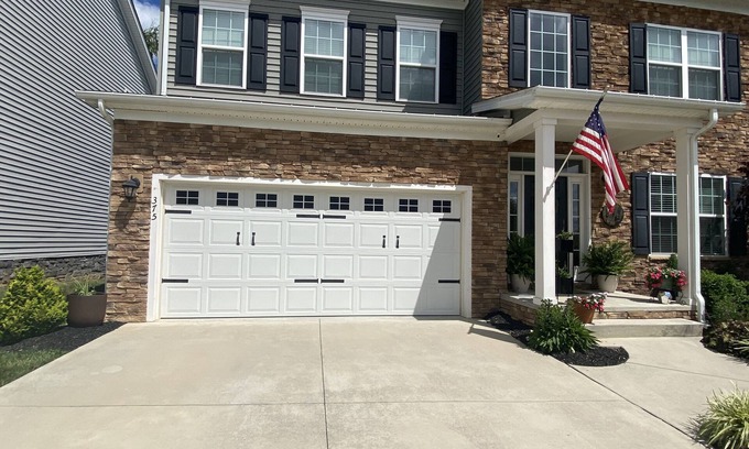 Christiansburg Casa | Beautiful home in a residential neighborhood close to EVERYTHING! *GO HOKIES!*