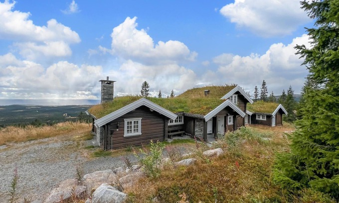 Lillehammer Casa | Beautiful home in Lillehammer with house a mountain view