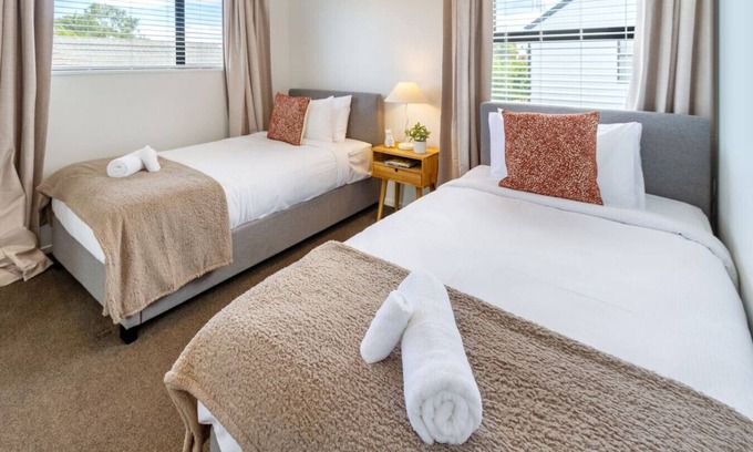 Christchurch Casa | Beautiful home Near CBD Pet Friendly with Carpark