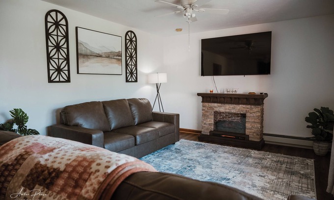 Mabscott Casa | Beautiful home near I-77/64 spilt perfect for a quick stay or West Virginia stay