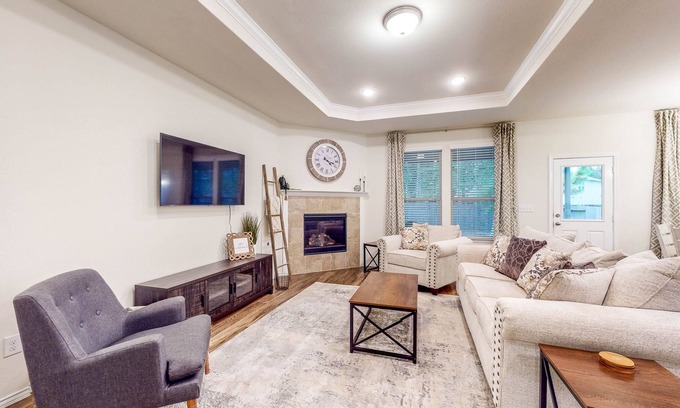 Conroe Casa | Beautiful Home near Lake Conroe - Fully Fenced Yard, Gas Fireplace & Grill