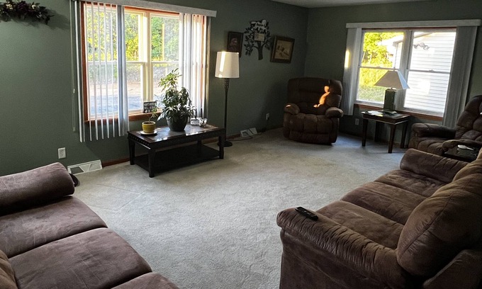 Benzonia Casa | Beautiful Home near ski resort, and crystal lake.