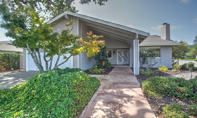 Santa Rosa Casa | Beautiful home on the golf course in 55+ community close to wineries