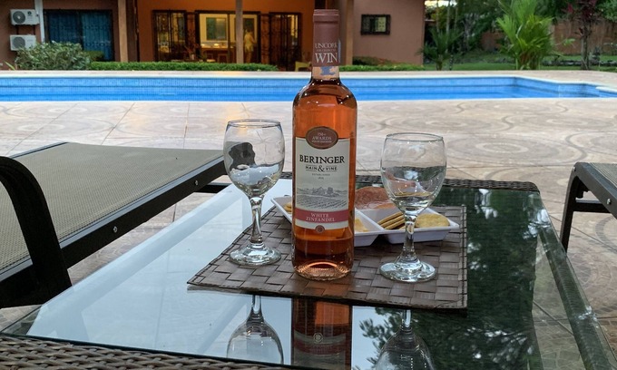 Ojochal Casa | Nuevo en el mercado de alquiler! Hermosa casa: Nuevo Rancho, vista de Mntn, piscina, casita de bonificación