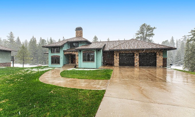 Lead Casa | Beautiful home w/private hot tub, poker table, pool table, WiFi, sauna, firepit