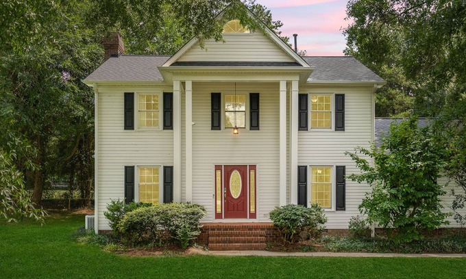 Elon College Casa | Beautiful Home Walking Distance to Elon University