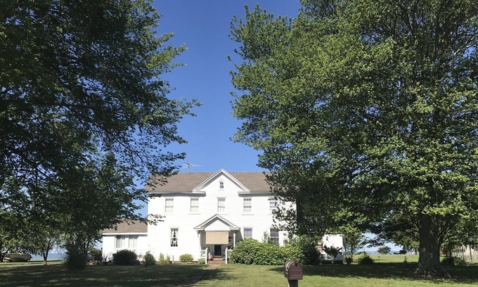 Fishing Creek Casa | Beautiful Home with Creek in the Front and the Chesapeake Bay in the Backyard!