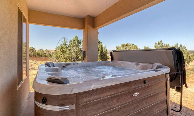 Apple Valley Casa | Beautiful home with spectacular views of the red cliffs. Minutes to Zion park