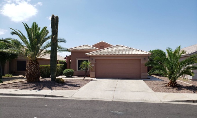 Summer Field Casa | Beautiful Home with Private Pool and Tiki Bar. Close to Everything!!!