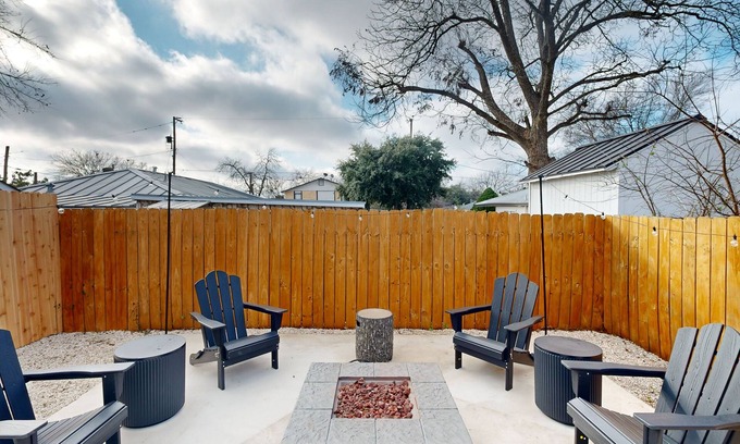 San Antonio Condominio | Beautiful home with great location, one block from Botanical Gardens