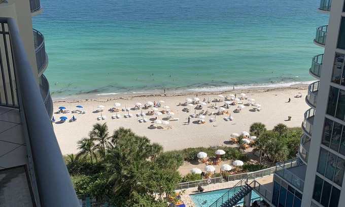 Sunny Isles Beach Hotel | Hermosa suite de hotel en la playa!