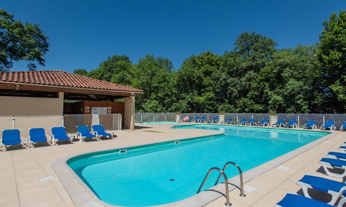 Lacapelle-Marival Casa | Beautiful house on holiday park with pool