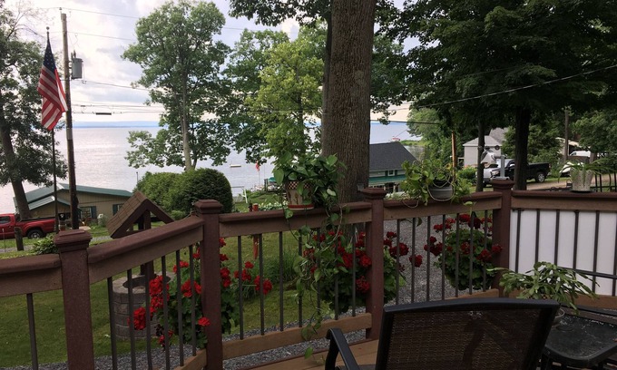 Cleveland Casa | Beautiful House at Oneida Lake. Close to Boat Launch. Back patio with hot tub.