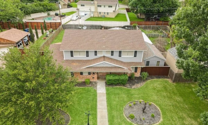 Dallas Casa | Beautiful House for BIG Groups with a Cinema Room