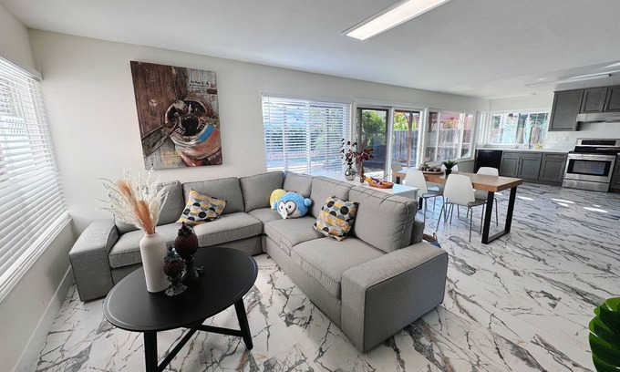 Mira Mesa Casa | Beautiful house in mira mesa