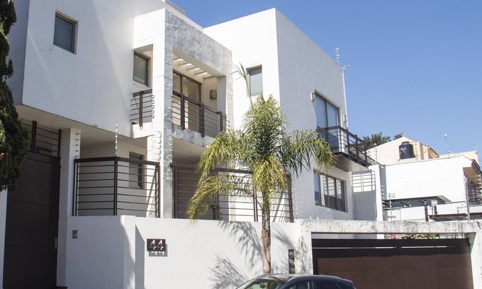 Bosques de las Lomas Casa | Hermosa Casa En Un Barrio Residencial / Hermosa casa en zona residencial