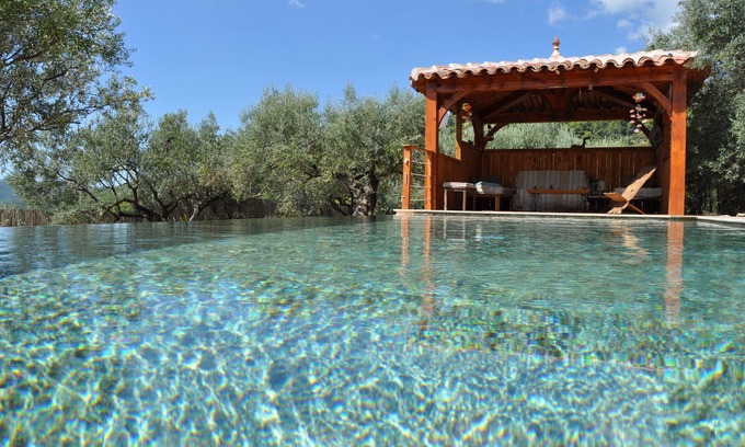 Callas Villa | Villa provenzal rodeada de olivos, 2 piscinas, vista excepcional