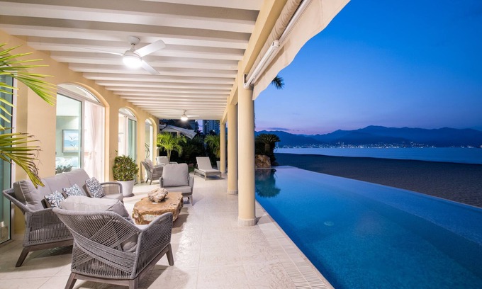 Marina Vallarta Casa | Fantástica casa en Portofino con piscina infinita en la playa