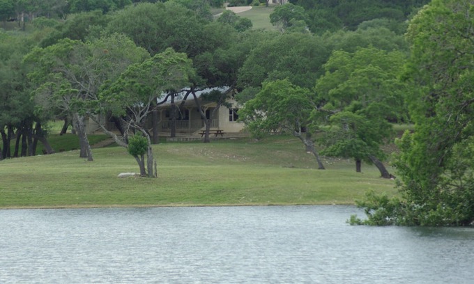 Boerne Casa | Hermosa casa en un lago privado de 10 acres con bass, 4. 5 millas de Boerne