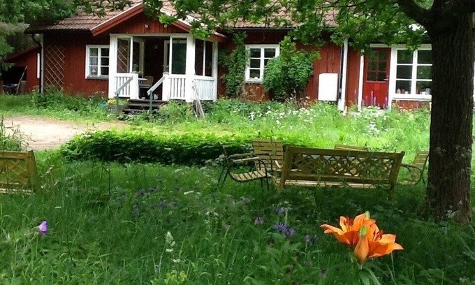 Vretstorp Casa | HERMOSA CASA AMUEBLADA EN MEDIO DE HERMOSOS BOSQUES NATURALES, Meadows. lagos de natación