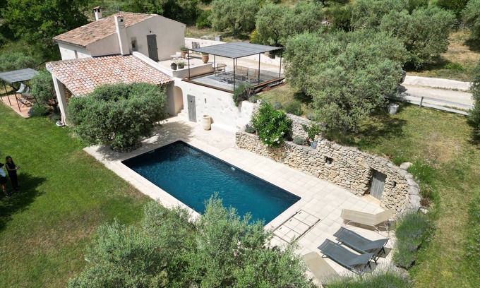 Lurs Casa | Hermosa casa rodeada de naturaleza con piscina.
