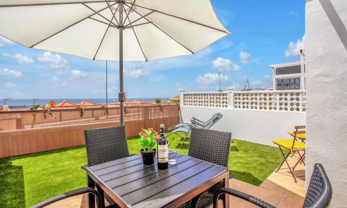 Caleta de Fuste Apartamento | Beautiful house with pool