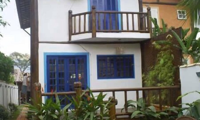 Centro Comercial Casa | HERMOSA CASA CON AIRE ACONDICIONADO, PISCINA Y BARBACOA EN PEREQUE - ILHABELA
