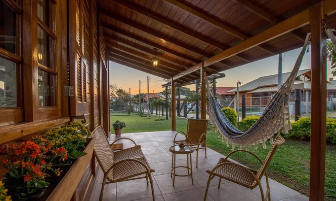Praia do Rosa Casa | HERMOSA CASA PARA PAREJAS QUE PRIORIZAN EL BUEN GUSTO, EL CONFORT Y LA SEGURIDAD