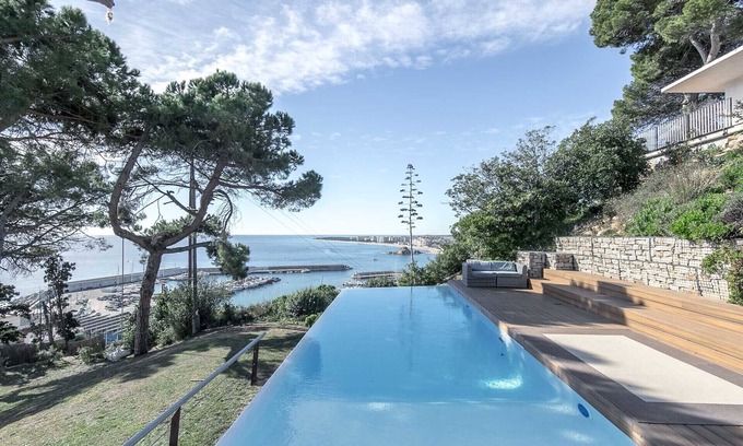 Blanes Casa | Preciosa casa con piscina infinita con vista al mar