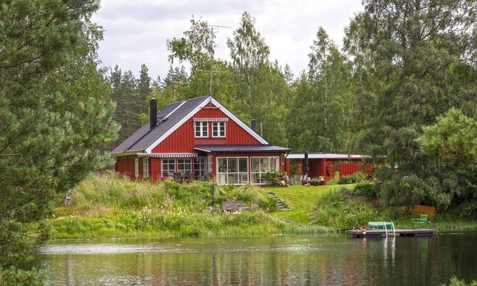 Bredsjo Casa | Beautiful House with Sauna on Lake