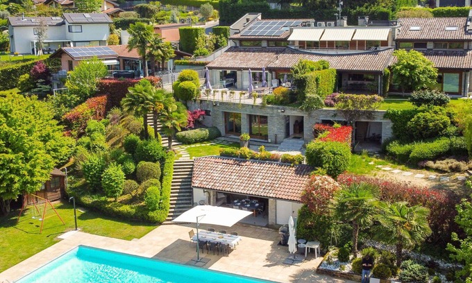 Casnate Con Bernate Villa | Casa de vacaciones con piscina privada, WIFI, A/C, TV, patio, vista panorámica, aparcamiento