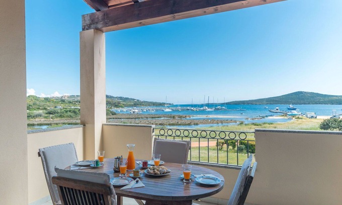 Porto Pozzo Apartamento | Precioso apartamento para 4 personas con WIFI, A/C, TV, terraza y aparcamiento