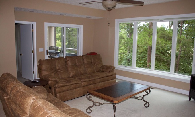 Salem Condominio | Hermoso condominio de 2 dormitorios recientemente renovado - ¡Ahora disponible para los meses de invierno!