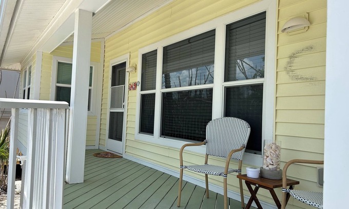 Sanibel Cabaña | Beautiful key west style cottage minutes from the beach.