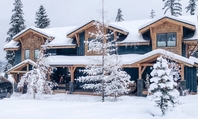 Golden Casa | Hermosa Ski in Ski out Family Friendly Home!